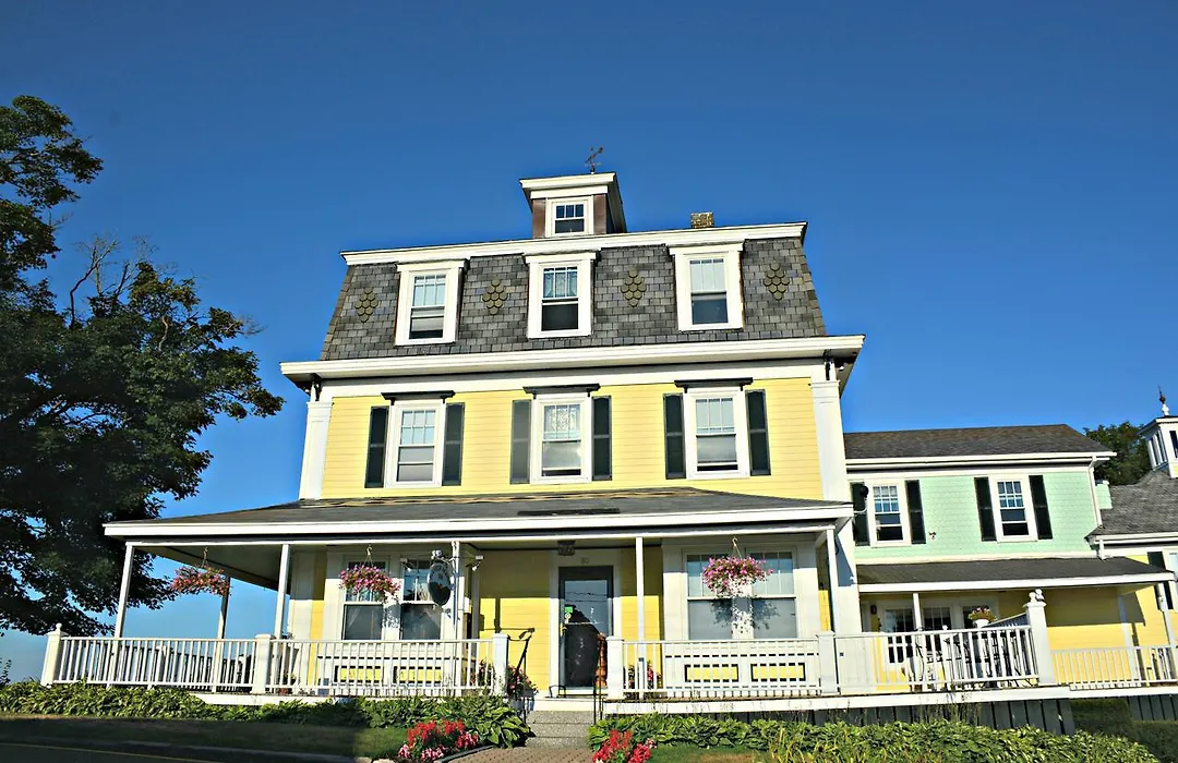 Harbor House Inn-1